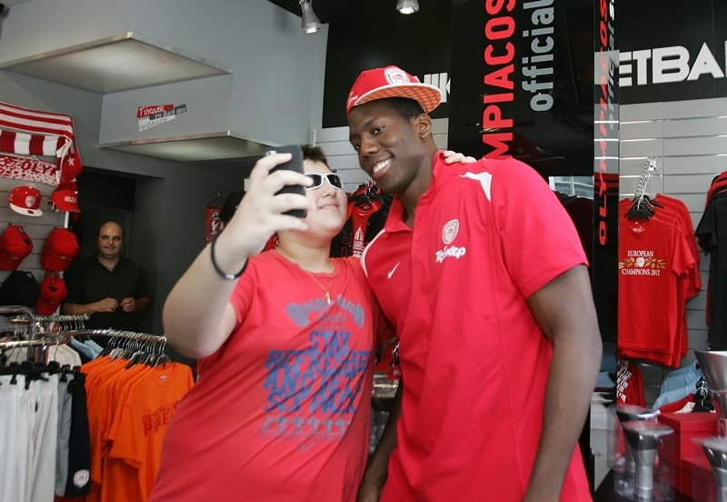 Ολυμπιακός: Αντικείμενο θαυμασμού ο Ντάνστον (photos)