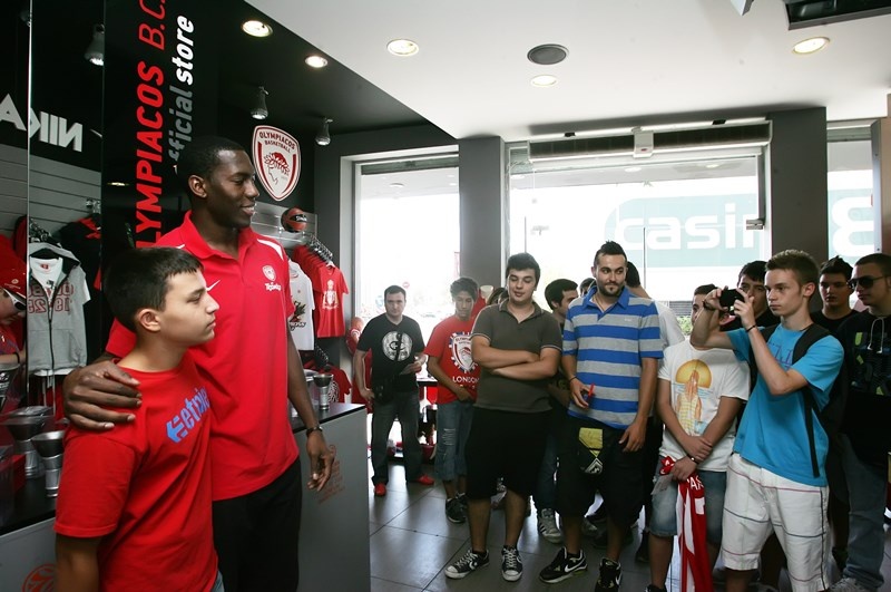 Ολυμπιακός: Αντικείμενο θαυμασμού ο Ντάνστον (photos)