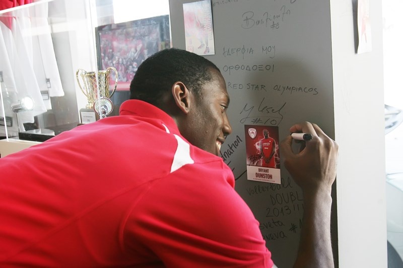 Ολυμπιακός: Αντικείμενο θαυμασμού ο Ντάνστον (photos)