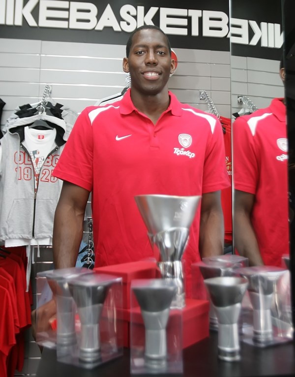 Ολυμπιακός: Αντικείμενο θαυμασμού ο Ντάνστον (photos)