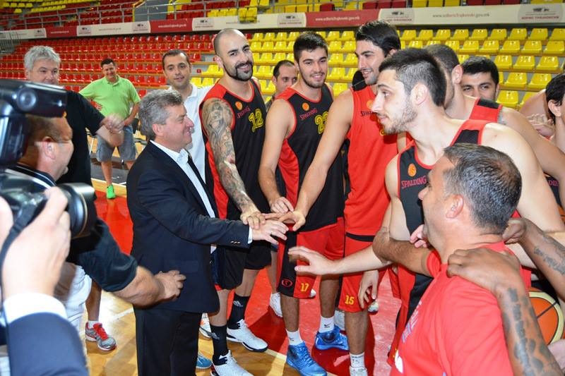 Σκόπια: Η «σταχτοπούτα» θα έχει… sequel; (photos+videos)