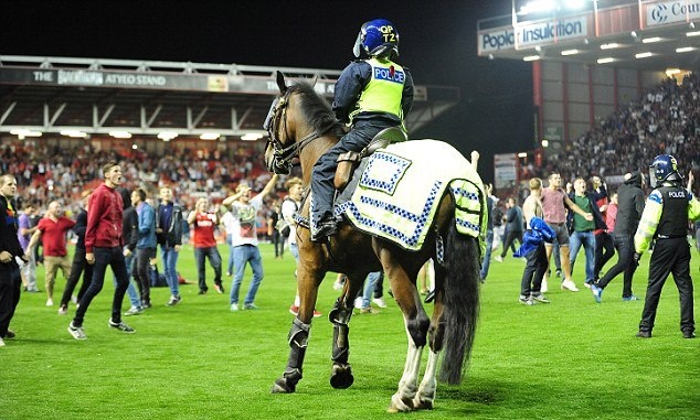 Αγγλία: Άγριο «ξύλο» στο ντέρμπι του Μπρίστολ (photos+videos)