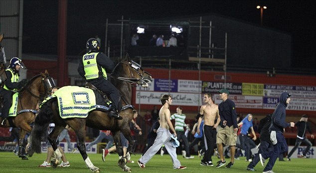 Αγγλία: Άγριο «ξύλο» στο ντέρμπι του Μπρίστολ (photos+videos)