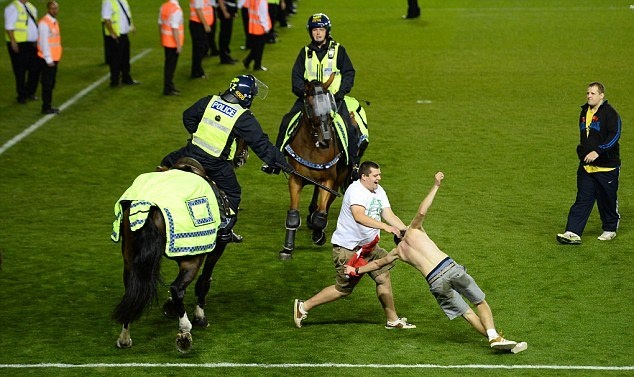 Αγγλία: Άγριο «ξύλο» στο ντέρμπι του Μπρίστολ (photos+videos)