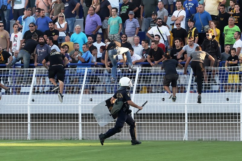 Ιωνικός – ΑΕΚ: Φωτογραφίες από τα επεισόδια (photos)