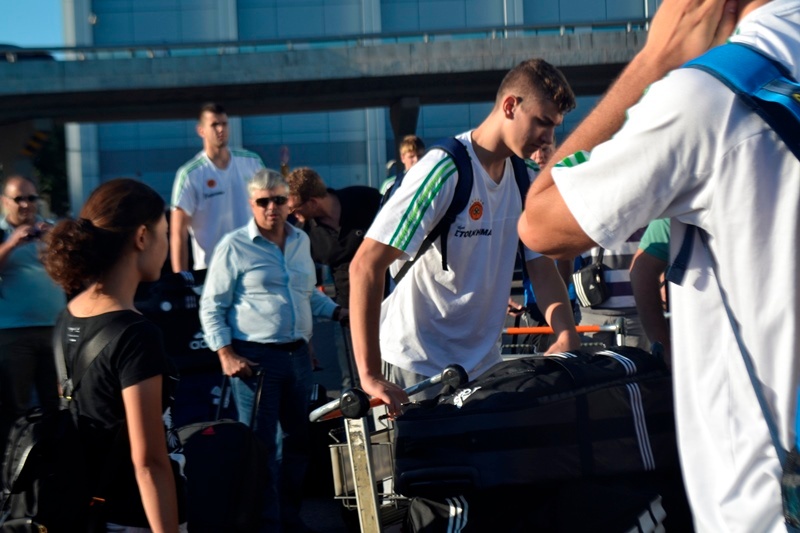 Παναθηναϊκός: Καρέ - καρέ η άφιξη στο Πεκίνο (photos)