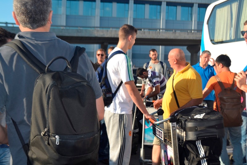 Παναθηναϊκός: Καρέ - καρέ η άφιξη στο Πεκίνο (photos)