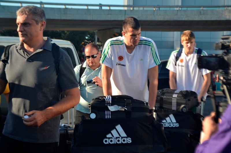 Παναθηναϊκός: Καρέ - καρέ η άφιξη στο Πεκίνο (photos)