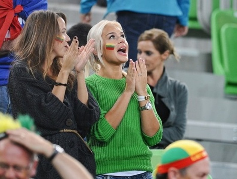 Ευρωμπάσκετ 2013: Οι ωραίες της κερκίδας (photos)