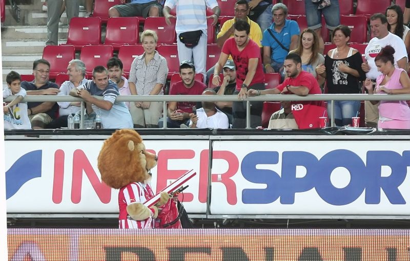 Ολυμπιακός: Ο «Λεόνε» εν ώρα… εργασίας (photos)
