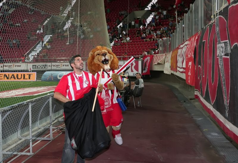 Ολυμπιακός: Ο «Λεόνε» εν ώρα… εργασίας (photos)