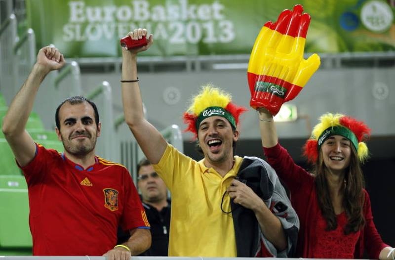 Ευρωμπάσκετ 2013: Δεν ξεχνούν οι φίλαθλοι (photos)