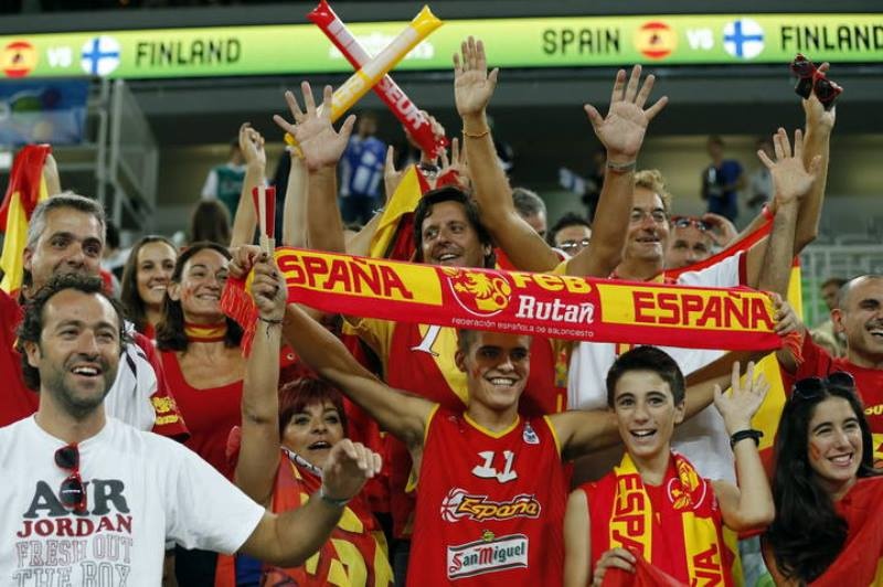 Ευρωμπάσκετ 2013: Δεν ξεχνούν οι φίλαθλοι (photos)