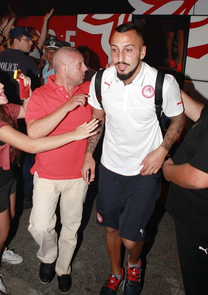 Ολυμπιακός: Αποθεωτική υποδοχή στο Αγρίνιο (photos)