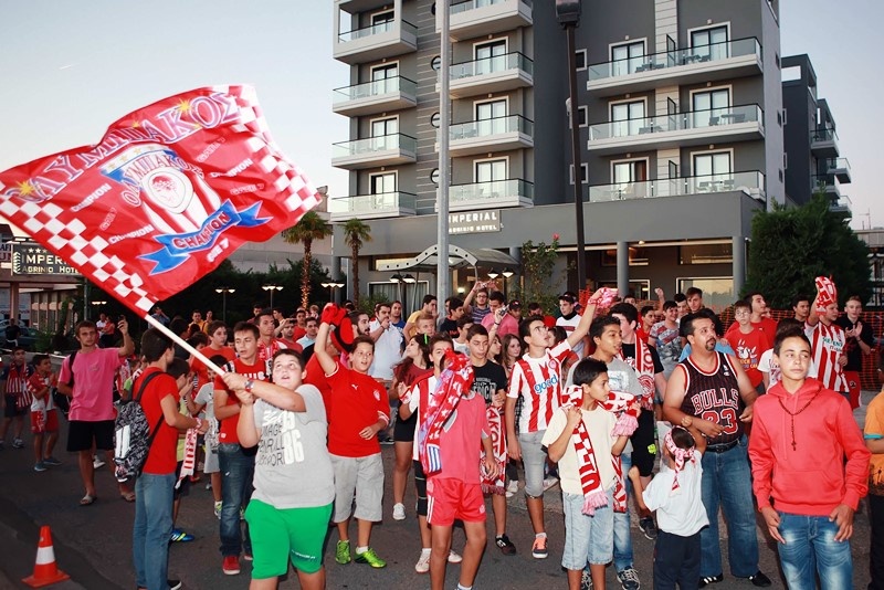 Ολυμπιακός: Αποθεωτική υποδοχή στο Αγρίνιο (photos)