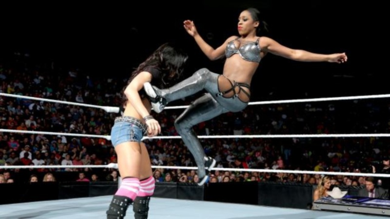 SmackDown: «Δούλεμα» και νίκη για Bryan (photos+videos)