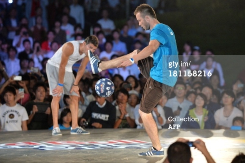 O καλύτερος freestyler ποδοσφαιριστής! (photos+videos)