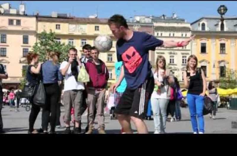 O καλύτερος freestyler ποδοσφαιριστής! (photos+videos)