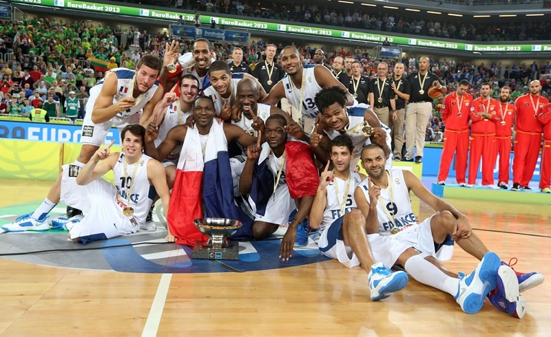 Ευρωμπάσκετ 2013: Ψηλά η γαλλική σημαία (video+photos)