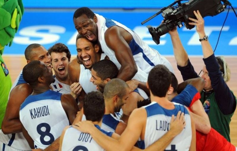 Ευρωμπάσκετ 2013: Ψηλά η γαλλική σημαία (video+photos)