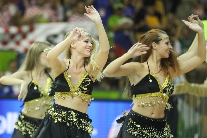 Ευρωμπάσκετ 2013: Το σήκωσαν οι τσιρλίντερ (photos)