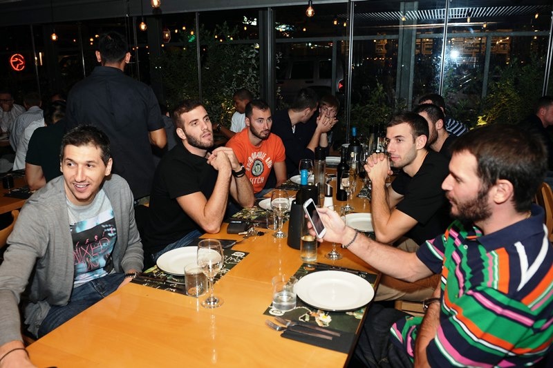 Παναθηναϊκός: Οικογένεια έτοιμη για… πτήση στο Μιλάνο (photos)