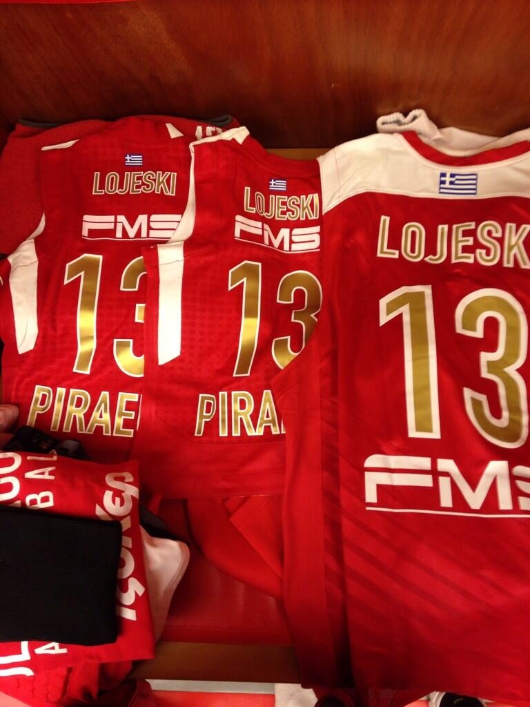 Ολυμπιακός: Ο Λοτζέσκι και οι... φανέλες (photo)