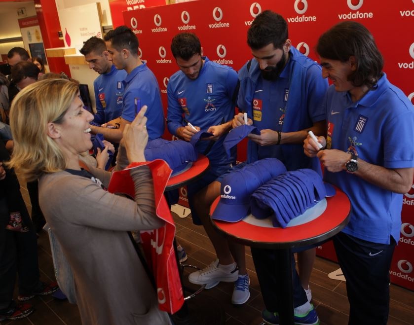 H Vodafone σας στέλνει στο Ελλάδα - Λιχτενστάιν (photos+video)