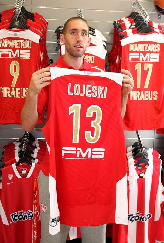 Ολυμπιακός: Οι νέες φανέλες (video+photos)