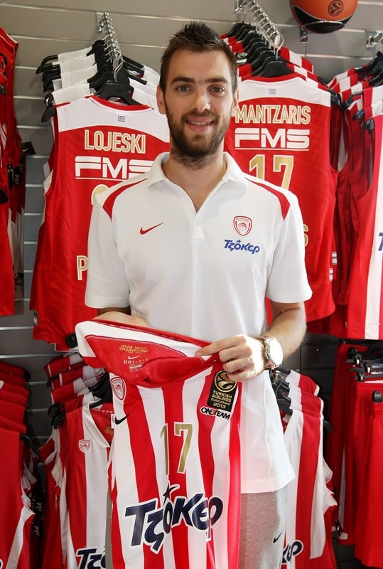 Ολυμπιακός: Οι νέες φανέλες (video+photos)