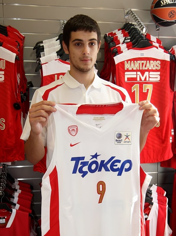 Ολυμπιακός: Οι νέες φανέλες (video+photos)