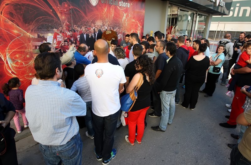 Ολυμπιακός: Οι νέες φανέλες (video+photos)