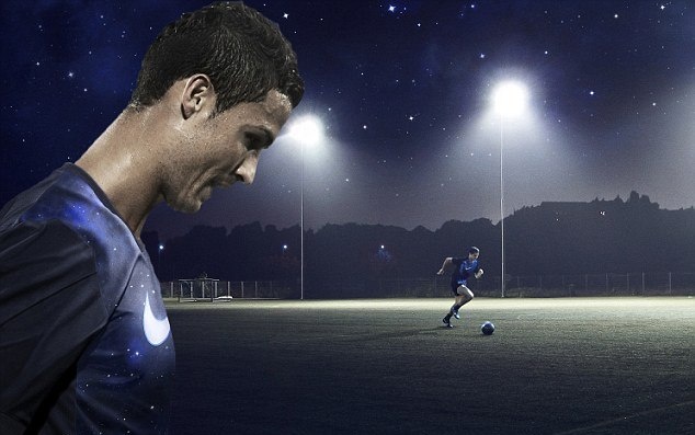 Ρεάλ Μαδρίτης: Τα… συμπαντικά παπούτσια του Ρονάλντο (photos+video)