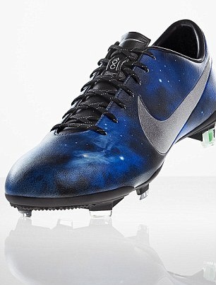 Ρεάλ Μαδρίτης: Τα… συμπαντικά παπούτσια του Ρονάλντο (photos+video)