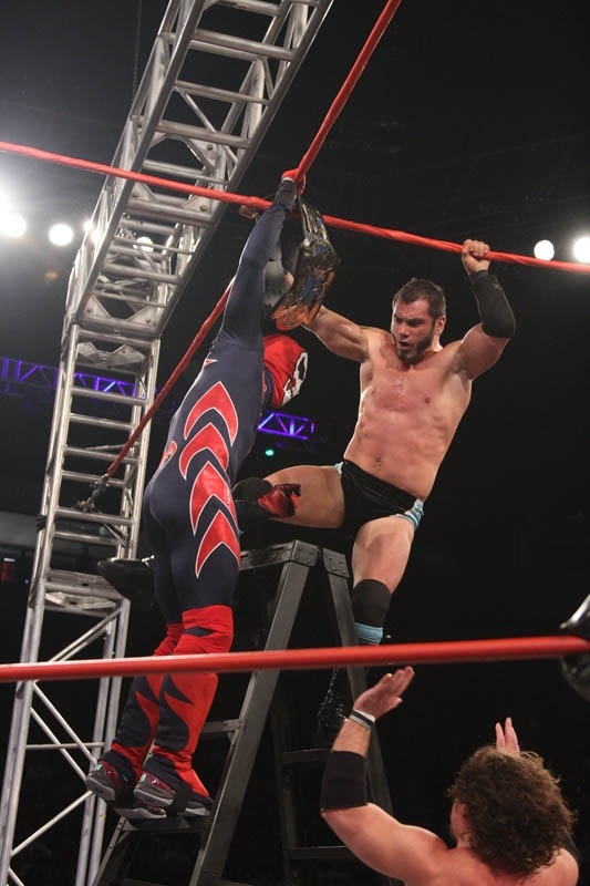 TNA Impact Wrestling: Πρωταθλητής ο AJ Styles (photos+videos)