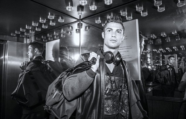 Ρεάλ Μαδρίτης: Τα… συμπαντικά παπούτσια του Ρονάλντο (photos+video)