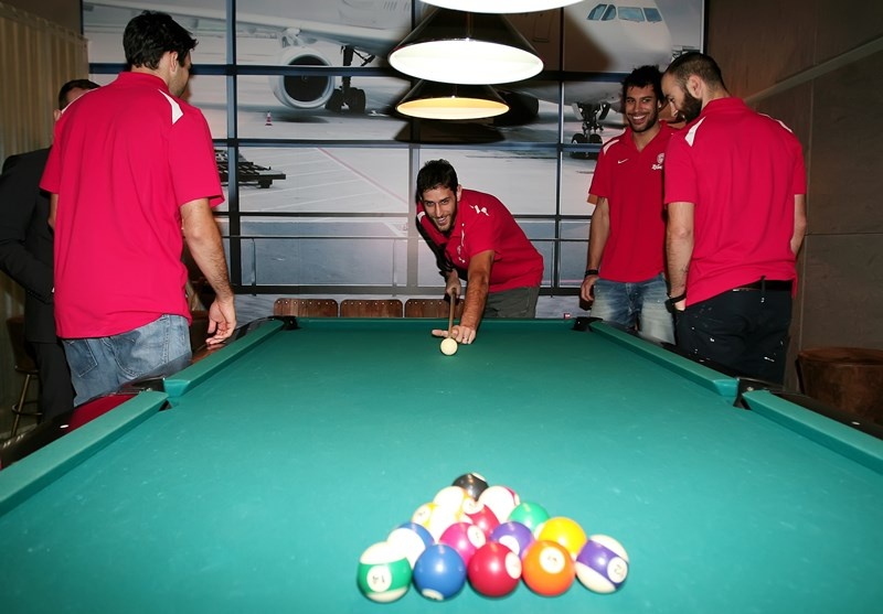 Ολυμπιακός: Άσοι στο μπιλιάρδο! (video+photos)
