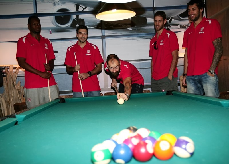 Ολυμπιακός: Άσοι στο μπιλιάρδο! (video+photos)