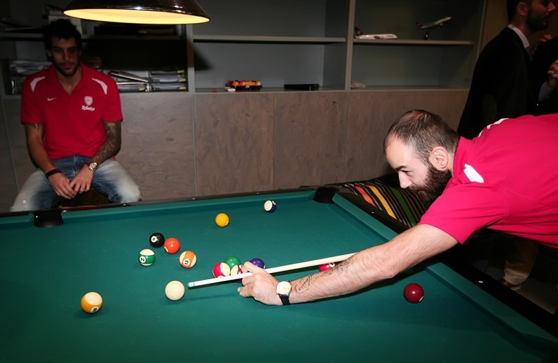 Ολυμπιακός: Άσοι στο μπιλιάρδο! (video+photos)