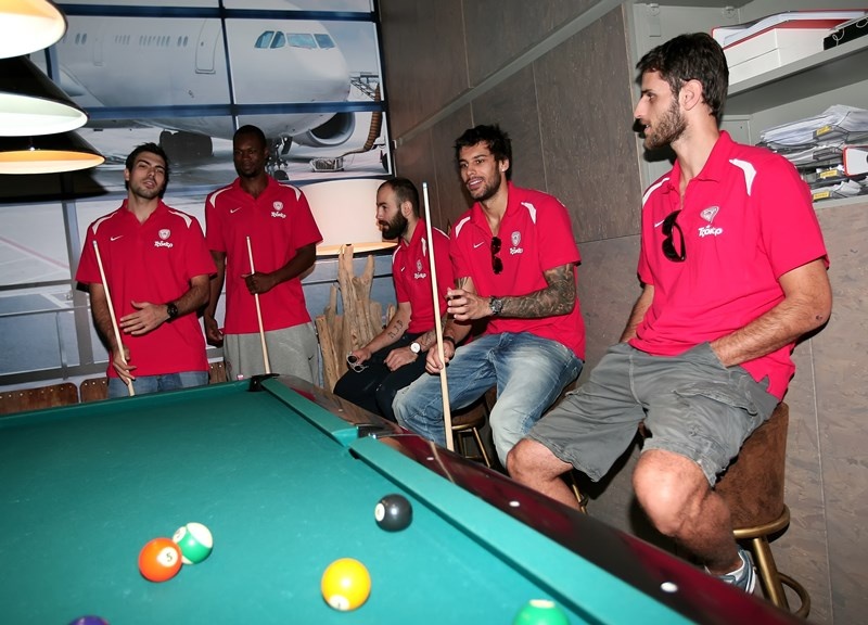 Ολυμπιακός: Άσοι στο μπιλιάρδο! (video+photos)