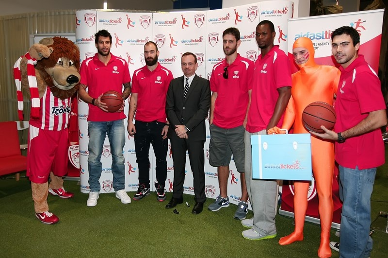 Ολυμπιακός: Αντάλλαξαν δώρα (videos+photos)