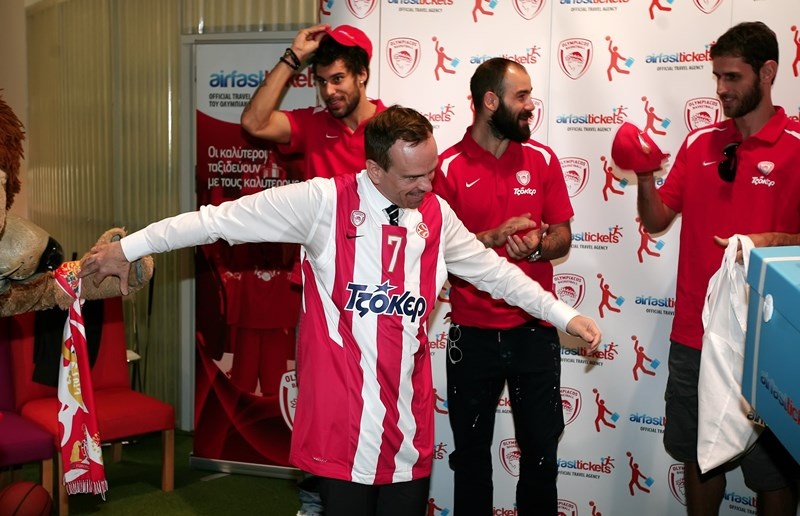 Ολυμπιακός: Αντάλλαξαν δώρα (videos+photos)