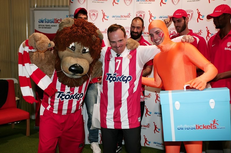 Ολυμπιακός: Αντάλλαξαν δώρα (videos+photos)