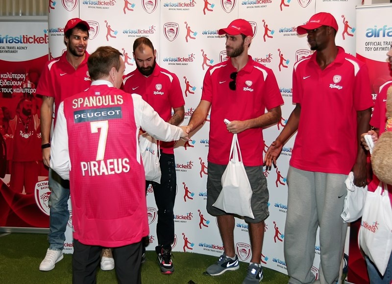 Ολυμπιακός: Αντάλλαξαν δώρα (videos+photos)