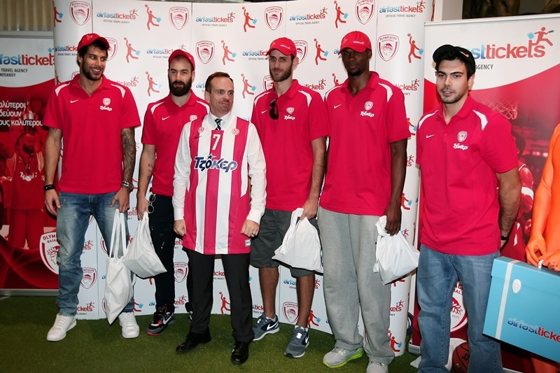 Ολυμπιακός: Αντάλλαξαν δώρα (videos+photos)