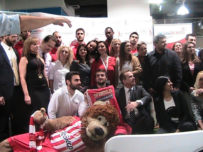 Ολυμπιακός: «Μαζί προς την κορυφή» (videos+photos)