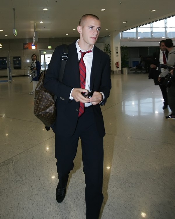 Ολυμπιακός: Η αναχώρηση για Λισαβόνα (photos)