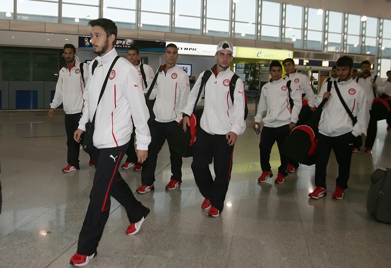 Ολυμπιακός: Η αναχώρηση για Λισαβόνα (photos)