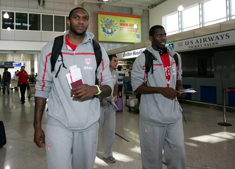 Ολυμπιακός: Αναχώρησε για το «διπλό» (photos)