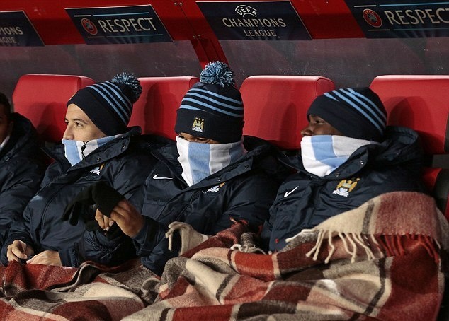 Μάντσεστερ Σίτι: Με… καρό κουβέρτες στον πάγκο! (photos)